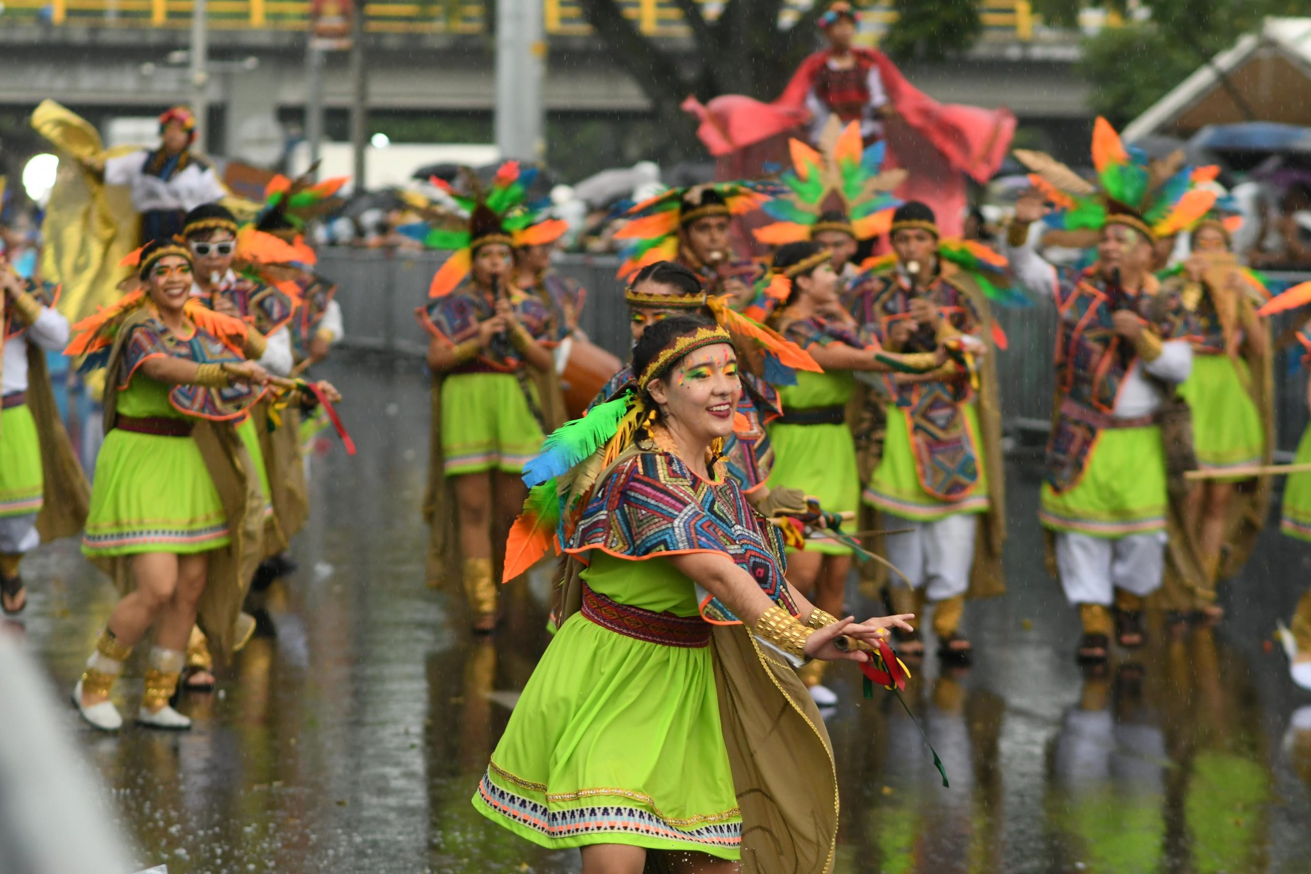 Corfecali en su desfile del Cali Viejo honran a los artistas que se ponen la camiseta por la ciudad