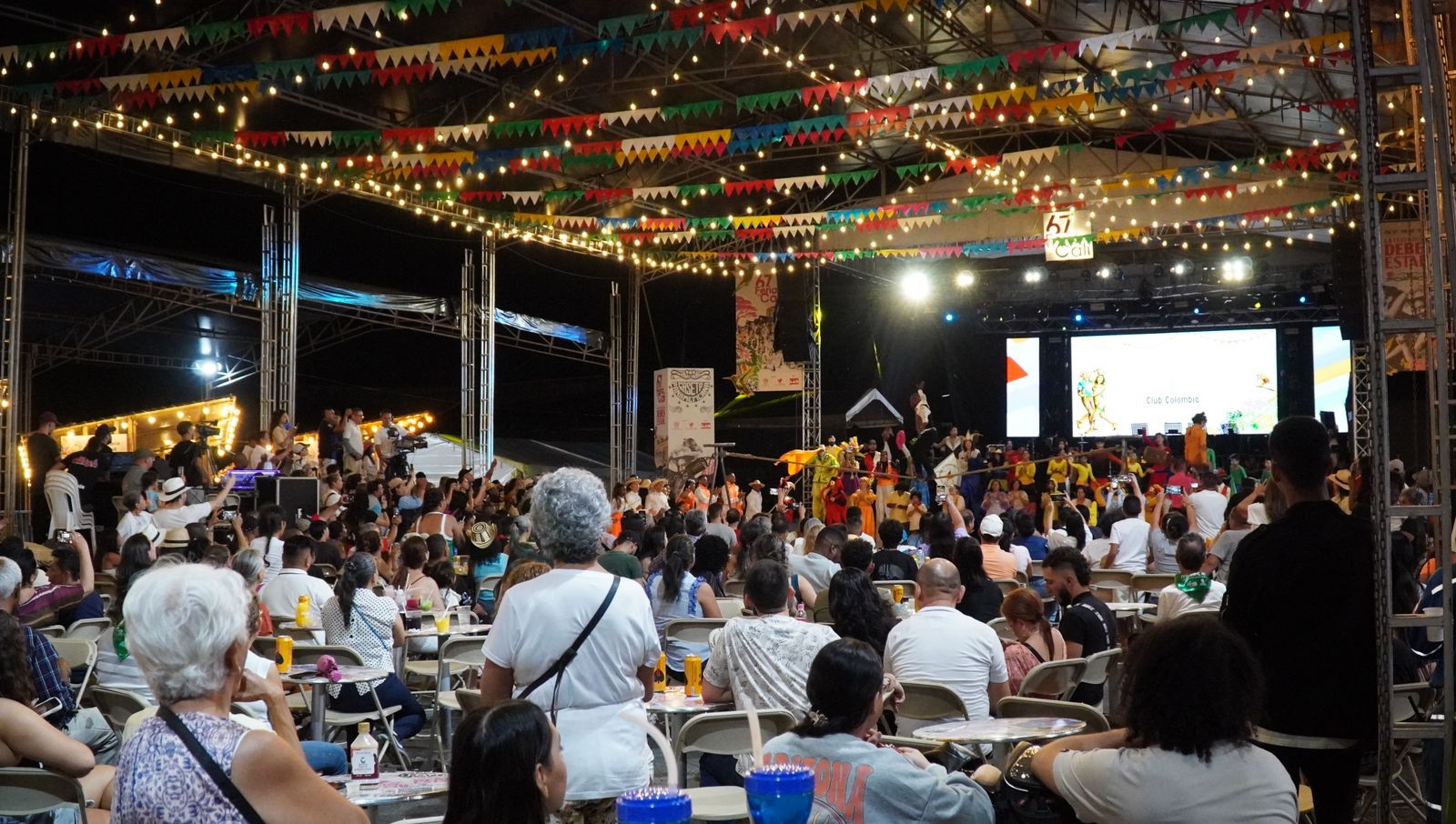 Fiesta para toda la familia, así se viven las fiestas en las casetas  de la Feria de Cali   