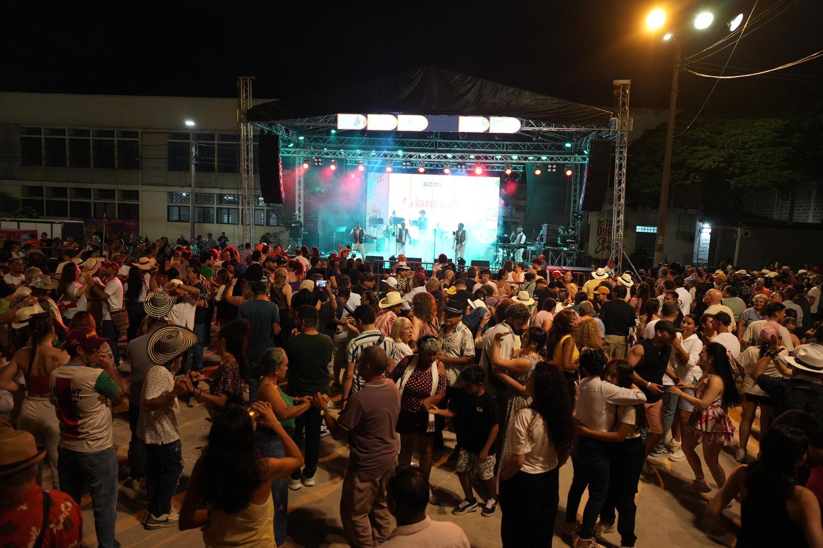 El Agüelulo revivió la tradición salsera en el corazón del barrio Obrero